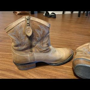 Ariat Brown ankle boot, size 9
